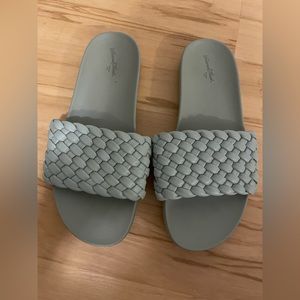 Universal Thread Sandals